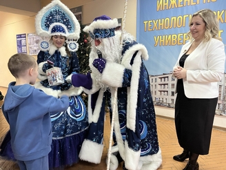 Организованы новогодние утренники для детей во всех пунктах временного размещения граждан из ДНР, ЛНР и Украины